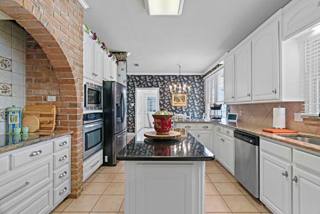 72 Crown Road, Willow Park, TX 76087