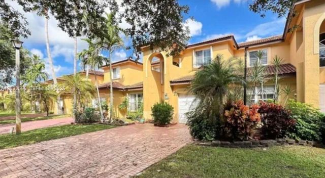 14015 N Forest Oak Circle, Davie, FL 33325