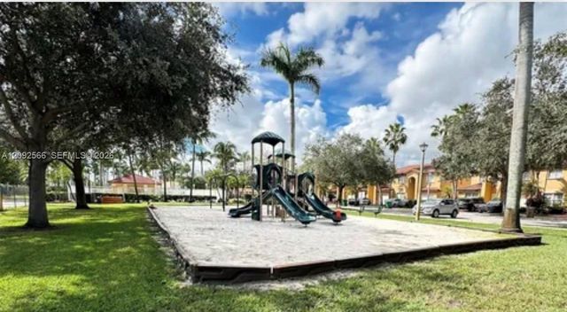 14015 N Forest Oak Circle, Davie, FL 33325