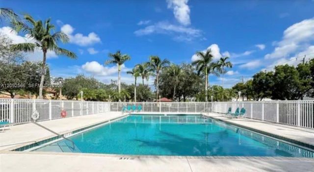14015 N Forest Oak Circle, Davie, FL 33325