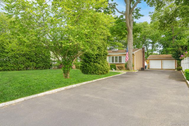 20 Amherst Street, Islip, NY 11751