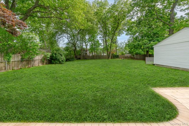 20 Amherst Street, Islip, NY 11751