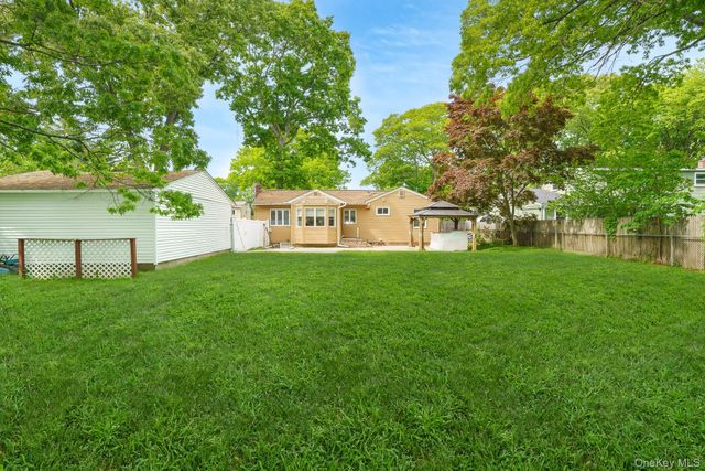 20 Amherst Street, Islip, NY 11751