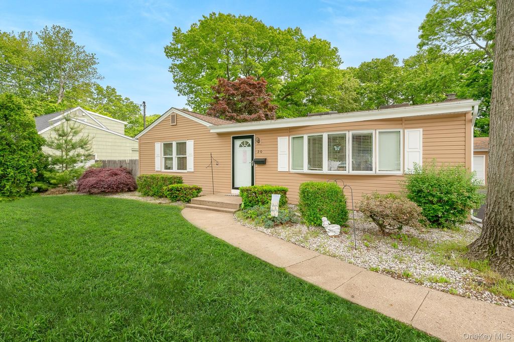 20 Amherst Street, Islip, NY 11751