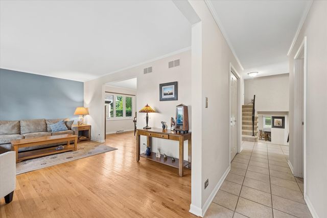 3300 Ailsworth Court, Darien, IL 60561