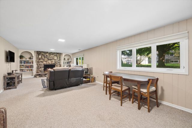 3300 Ailsworth Court, Darien, IL 60561