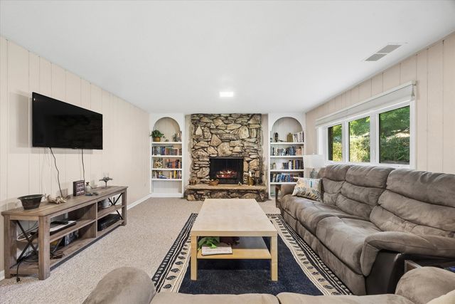 3300 Ailsworth Court, Darien, IL 60561