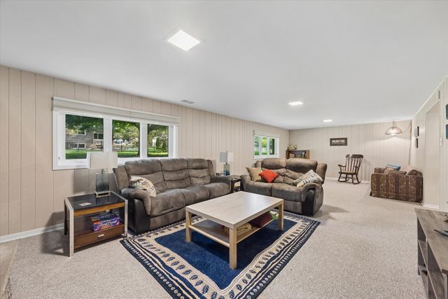 3300 Ailsworth Court, Darien, IL 60561