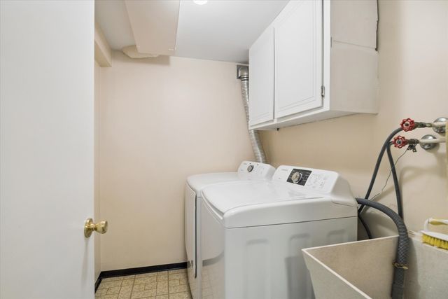 3300 Ailsworth Court, Darien, IL 60561