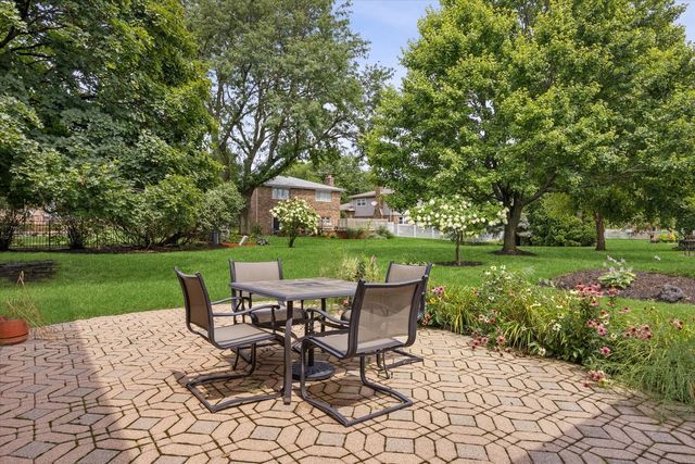 3300 Ailsworth Court, Darien, IL 60561