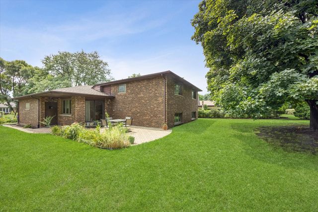 3300 Ailsworth Court, Darien, IL 60561