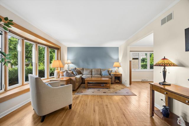 3300 Ailsworth Court, Darien, IL 60561