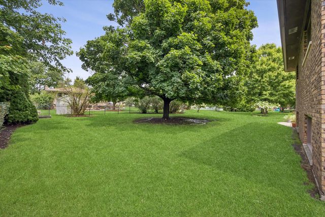3300 Ailsworth Court, Darien, IL 60561