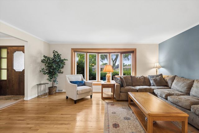3300 Ailsworth Court, Darien, IL 60561