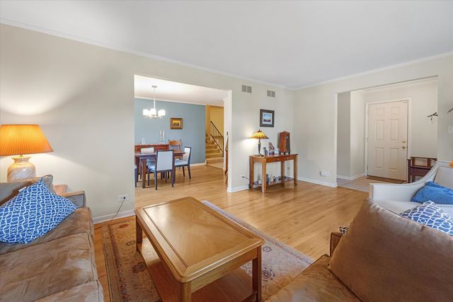 3300 Ailsworth Court, Darien, IL 60561