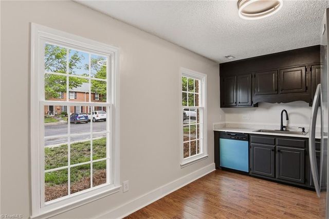 3949 Valley Court E, Winston-salem, NC 27106