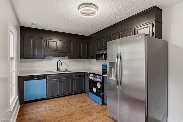 3949 Valley Court E, Winston-salem, NC 27106