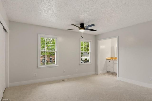 3949 Valley Court E, Winston-salem, NC 27106