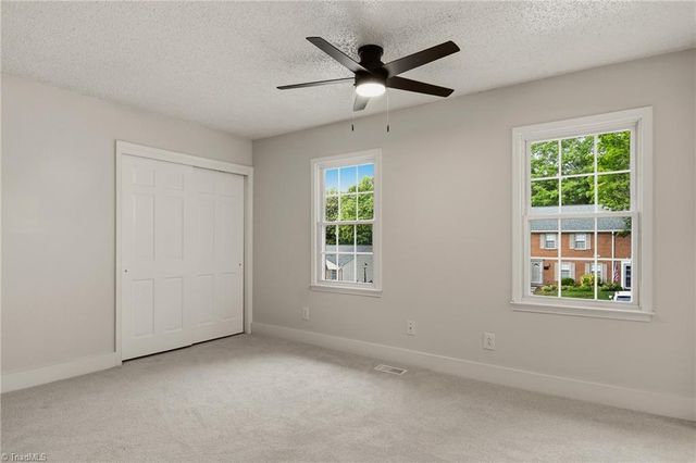 3949 Valley Court E, Winston-salem, NC 27106