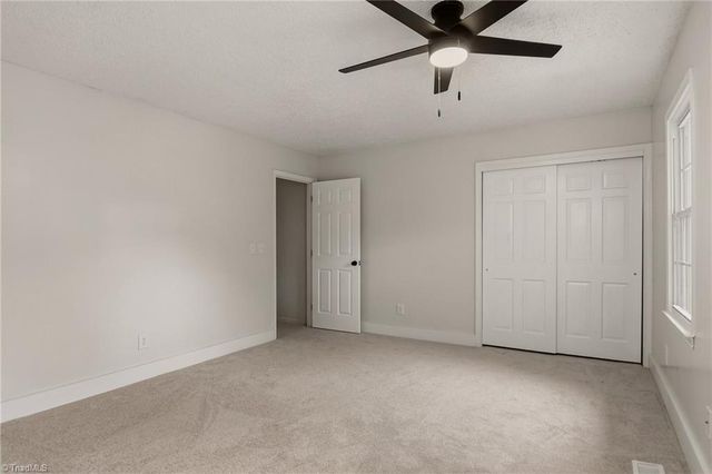 3949 Valley Court E, Winston-salem, NC 27106