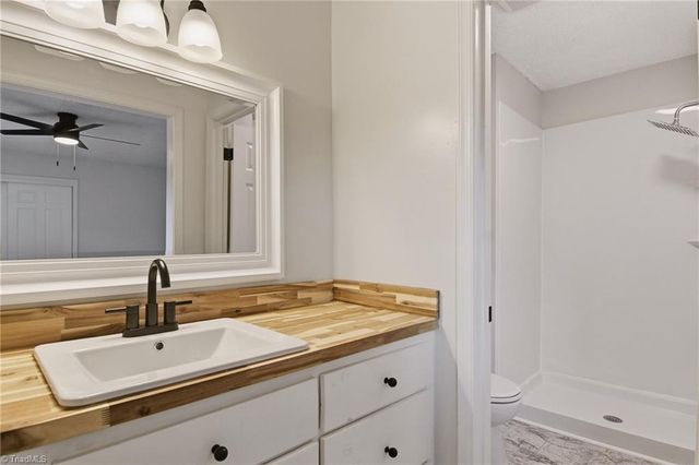 3949 Valley Court E, Winston-salem, NC 27106