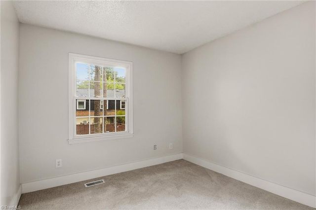 3949 Valley Court E, Winston-salem, NC 27106