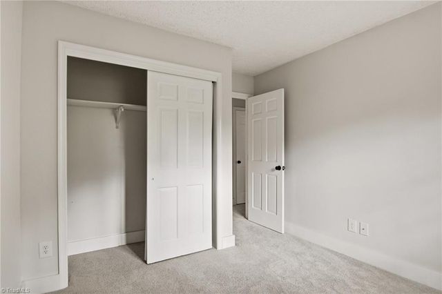 3949 Valley Court E, Winston-salem, NC 27106