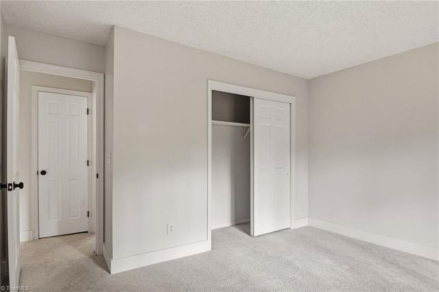 3949 Valley Court E, Winston-salem, NC 27106