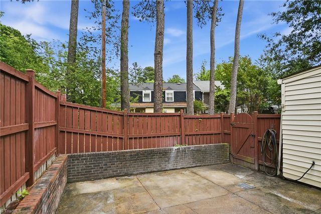3949 Valley Court E, Winston-salem, NC 27106