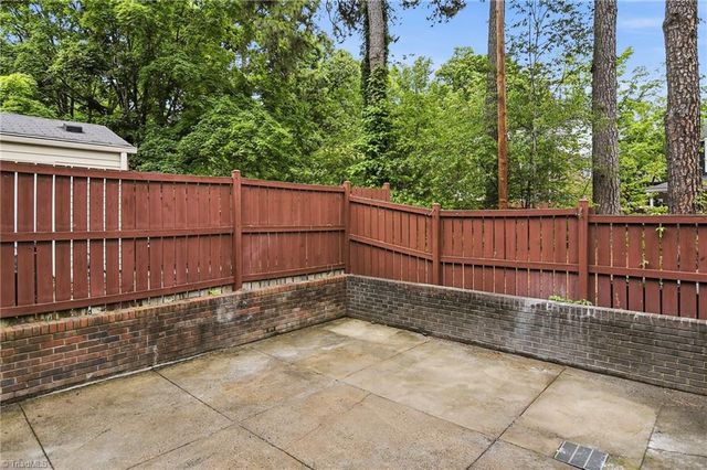 3949 Valley Court E, Winston-salem, NC 27106
