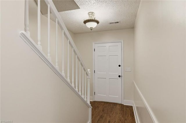 3949 Valley Court E, Winston-salem, NC 27106