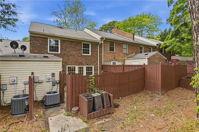 3949 Valley Court E, Winston-salem, NC 27106