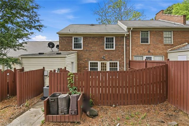 3949 Valley Court E, Winston-salem, NC 27106