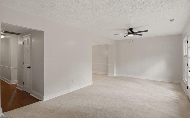 3949 Valley Court E, Winston-salem, NC 27106