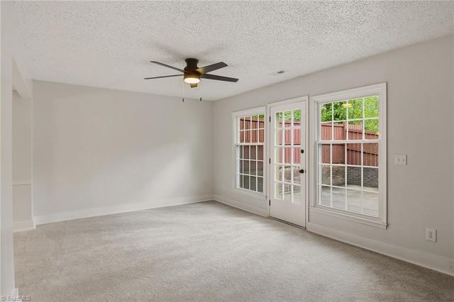 3949 Valley Court E, Winston-salem, NC 27106
