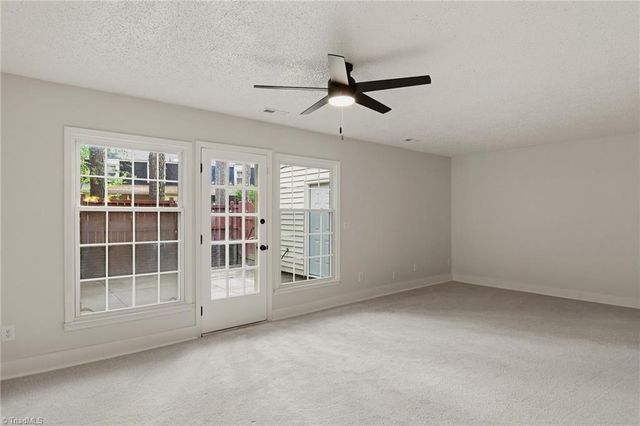 3949 Valley Court E, Winston-salem, NC 27106