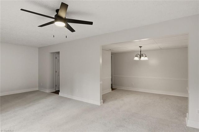3949 Valley Court E, Winston-salem, NC 27106