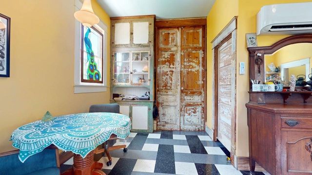 2215 30th Street, Galveston, TX 77550