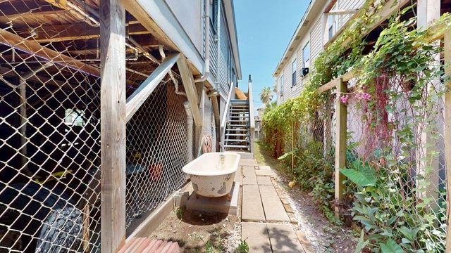 2215 30th Street, Galveston, TX 77550