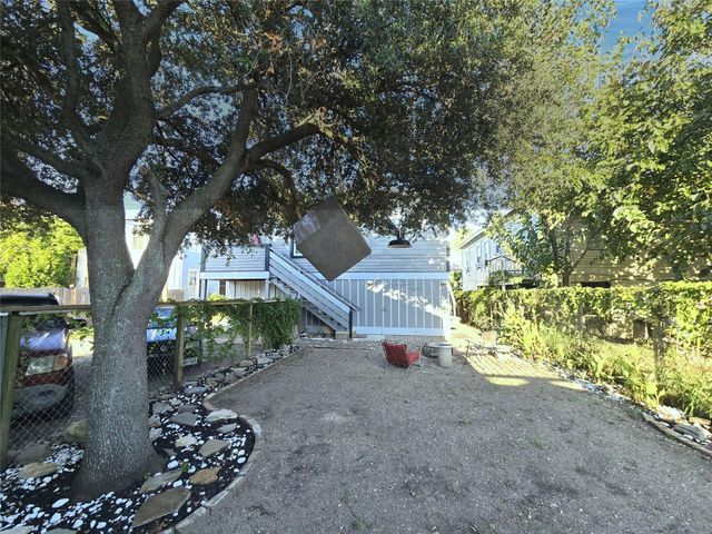 2215 30th Street, Galveston, TX 77550