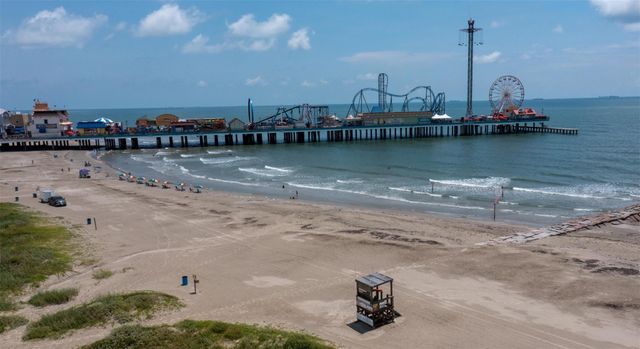 2215 30th Street, Galveston, TX 77550