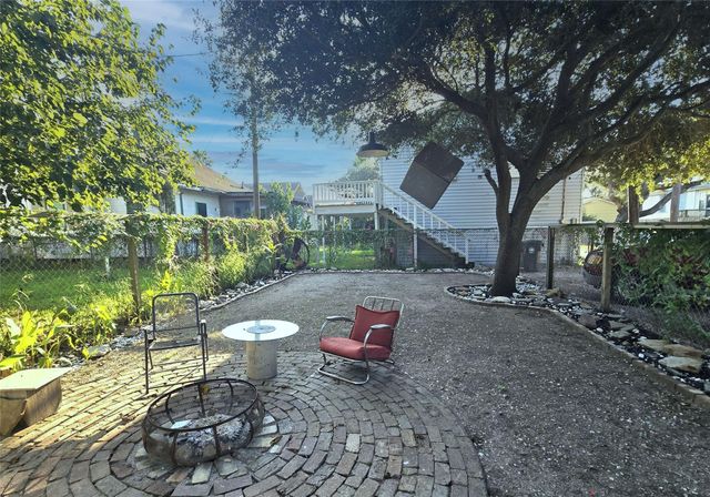 2215 30th Street, Galveston, TX 77550