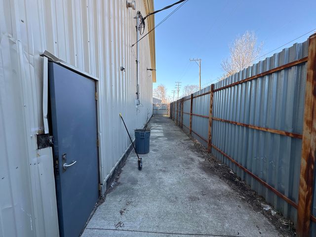 2203 E Mcnichols Road, Hamtramck, MI 48212