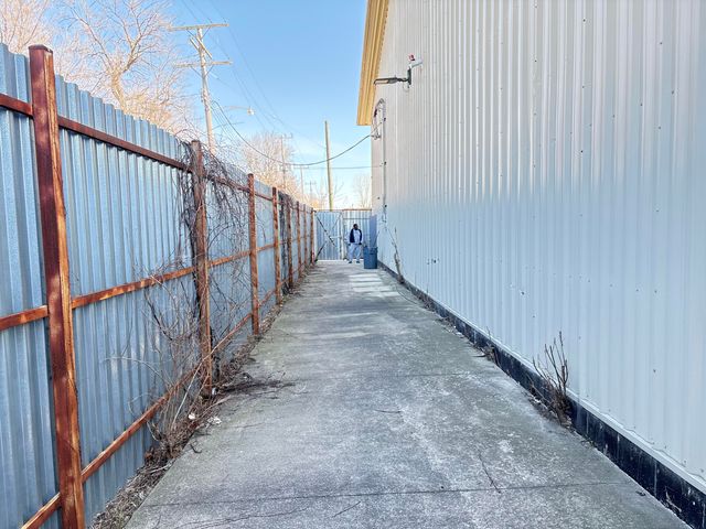 2203 E Mcnichols Road, Hamtramck, MI 48212
