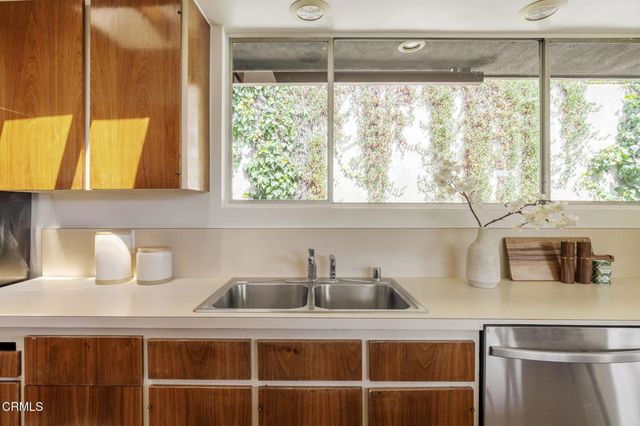 1600 Sunset Plaza Drive, Los Angeles, CA 90069