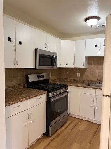 15 Longworth Ave 223, Brockton, NH 03201
