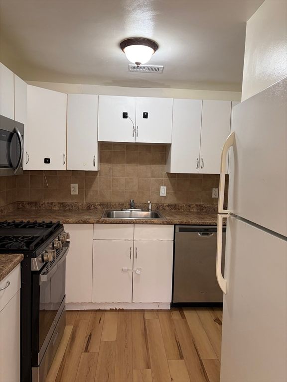 15 Longworth Ave 223, Brockton, NH 03201