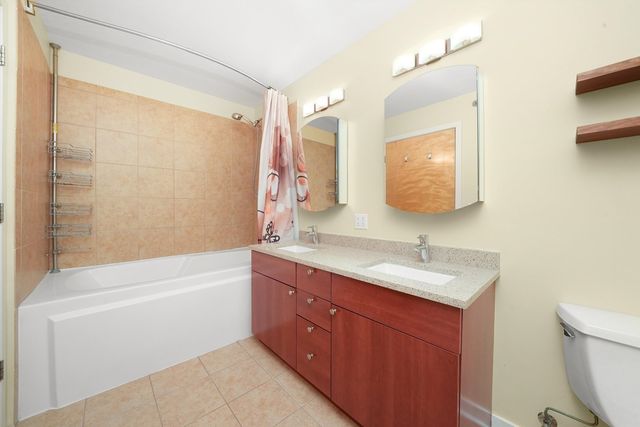 1224 W Van Buren Street 709, Chicago, IL 60607