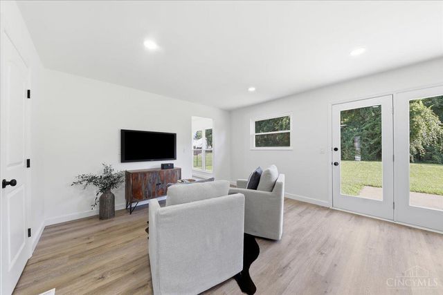 1100 Timberland Drive, Woodlawn, OH 45215