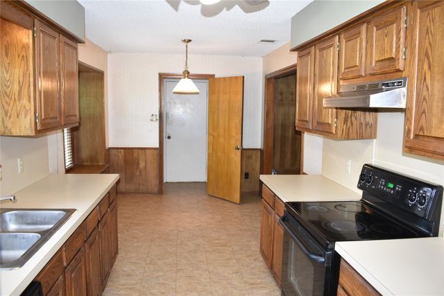 2025 Espinosa Drive, Carrollton, TX 75010